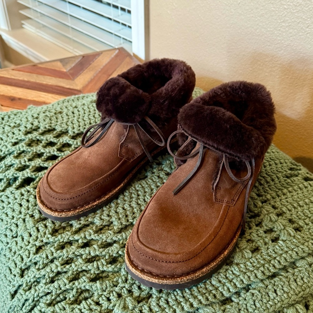 Never worn fur lined Birkenstock boots